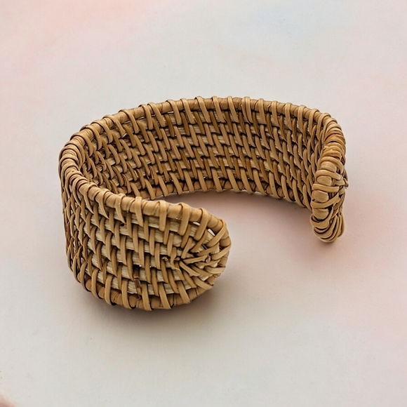 ποΈ Rattan Handmade π«Ά Cuff Bracelet - Picture 2 of 4